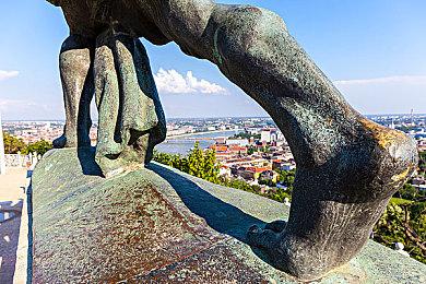 虚幻5引擎重制《质量效应3》奥米茄场景 效果惊人